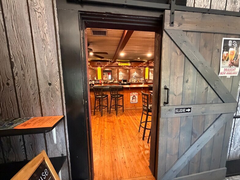 More Photos Of 617 S Washington St, New Paris Bar For Sale