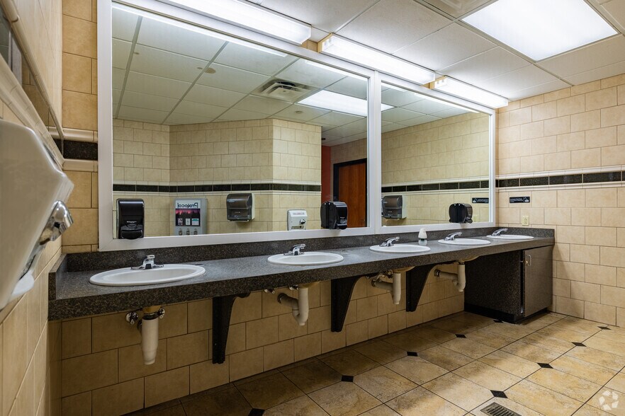 More Photos Of 754 Gravois Bluffs Blvd, Fenton Movie Theatre For Sale
