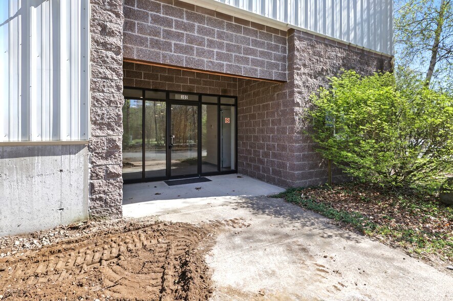 More Photos Of 103 Servistar Industrial Way, Westfield Warehouse For Lease