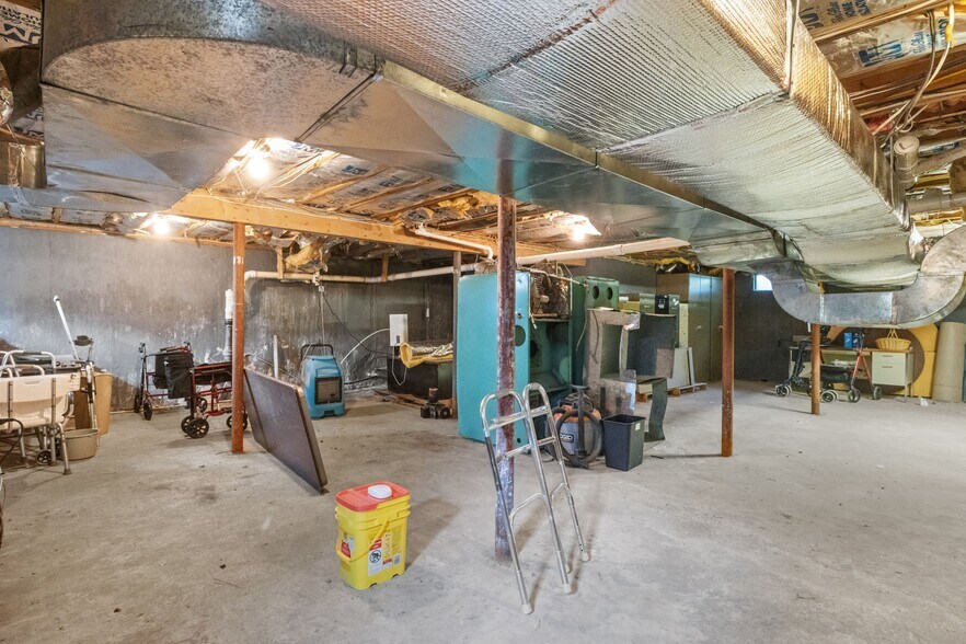 More Photos Of 214 Lake St, Bristol Office For Sale