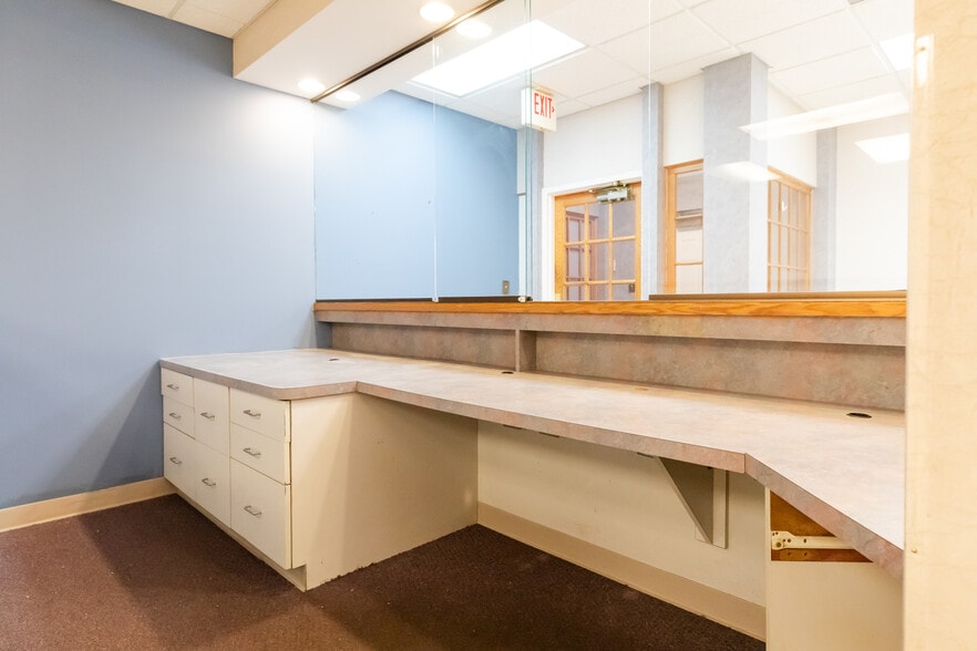 More Photos Of 640 S Walker St, Bloomington Medical For Sale