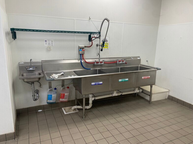 More Photos Of 4122 Campbell Rd, Houston Flex For Sale