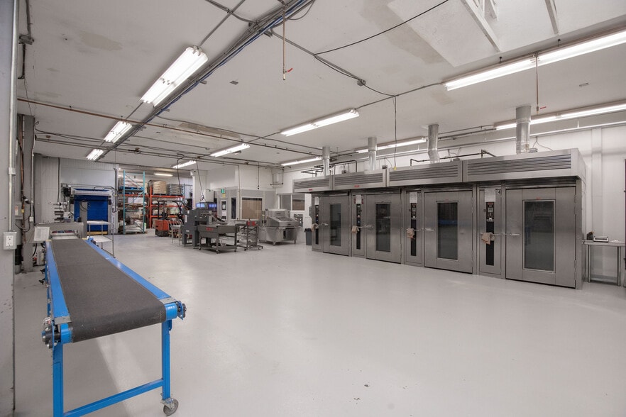 More Photos Of 190 Hempstead Dr, Hamilton Refrigeration Cold Storage For Sale