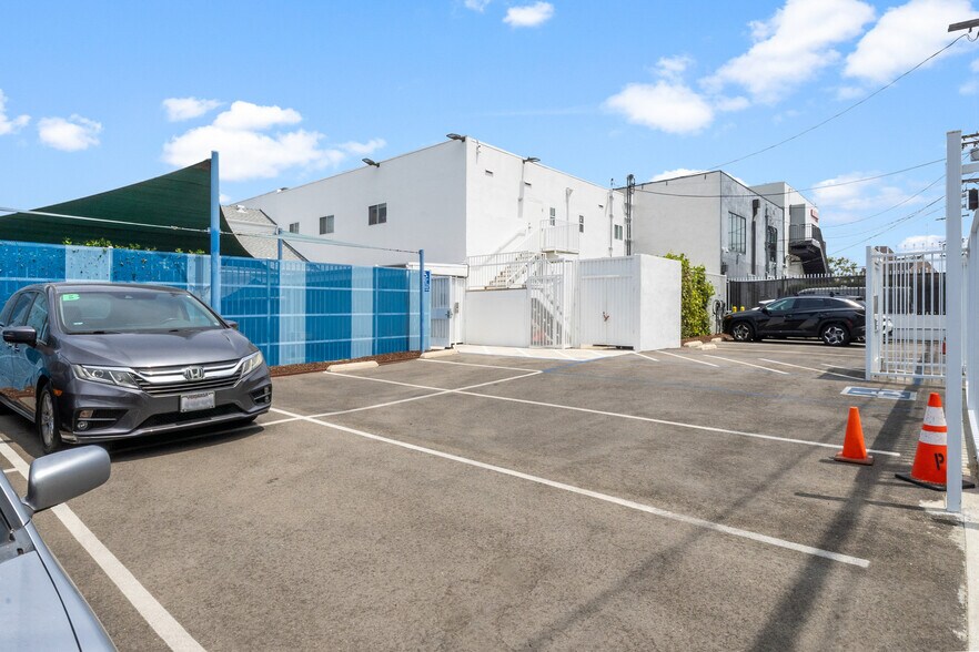 More Photos Of 6926 Melrose Ave, Los Angeles Loft Creative Space For Sale