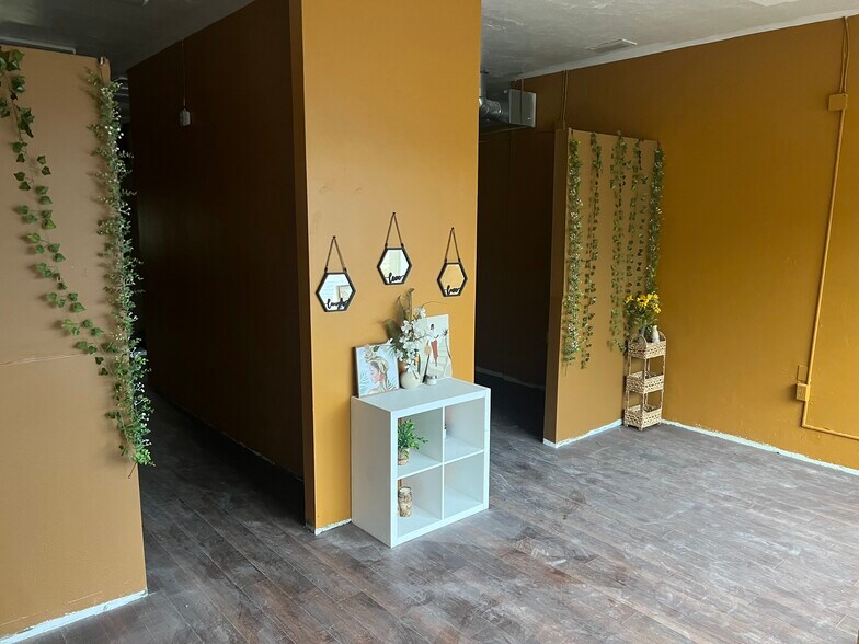 More Photos Of 1766 Thomasville Road - Duval Plaza, Tallahassee Storefront Retail Office For Lease