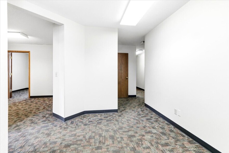 More Photos Of 1910 7th St S, Wisconsin Rapids Office For Sale