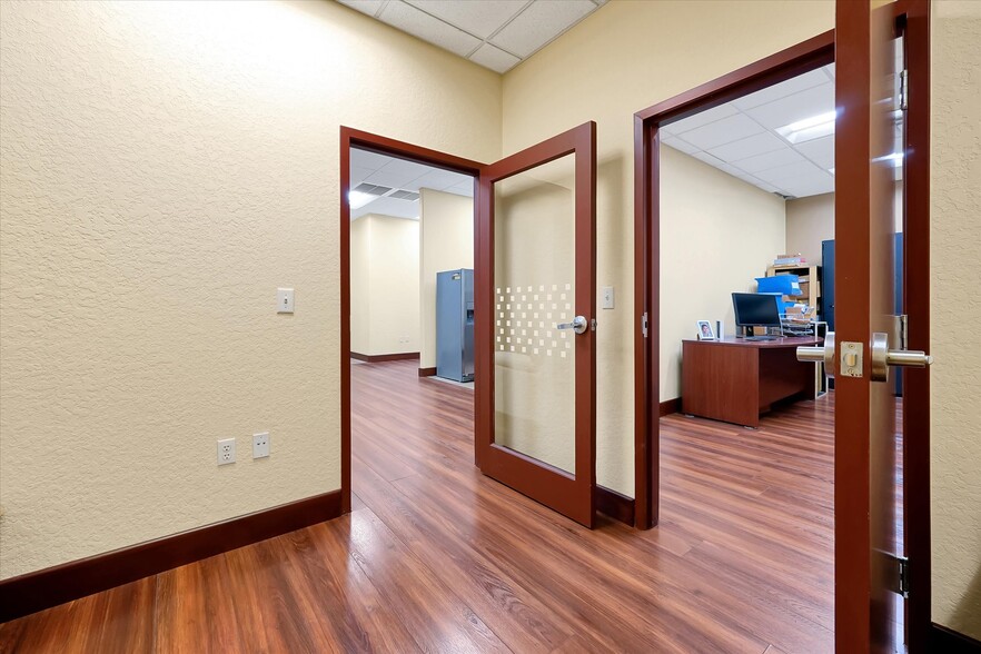 More Photos Of 8810 Commodity Cir, Orlando Showroom For Sale