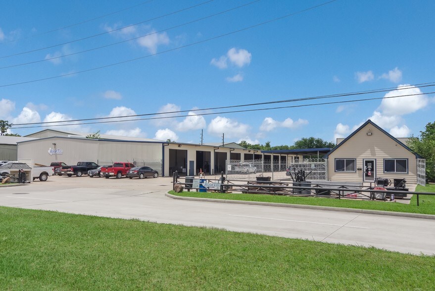 More Photos Of 12543 Perry Rd, Houston Warehouse For Sale