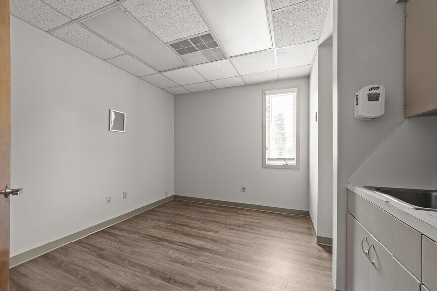 More Photos Of 2503 N Queen St, Kinston Medical For Sale