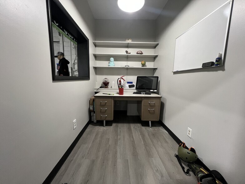 More Photos Of 465 E Main St, Batavia Warehouse For Lease