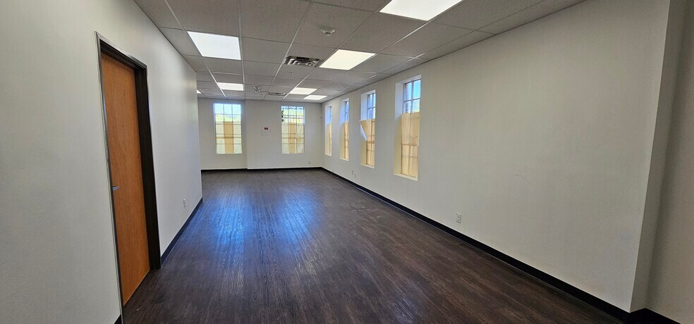 More Photos Of 3445 Highland Rd, Dallas Office For Sale