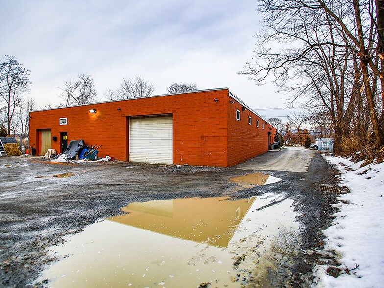 More Photos Of 42 Windsor Hwy, New Windsor Township Storefront Retail Office For Lease