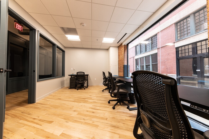 More Photos Of 603 Munger Ave, Dallas Office For Sale