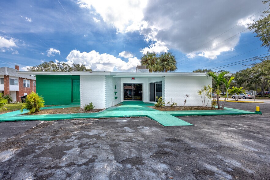 More Photos Of 2100 Dr Martin Luther King Jr St S, Saint Petersburg Medical For Sale