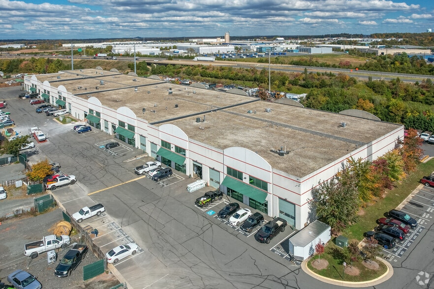 More Photos Of 11900 Livingston Rd, Manassas Warehouse For Lease