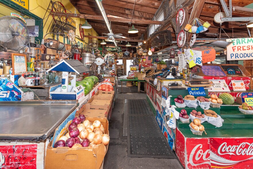 More Photos Of 106 Eastern Blvd, Essex General Retail For Sale