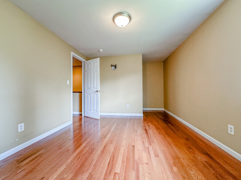 More Photos Of 205-274 Robert Dr, Syracuse Apartments For Sale