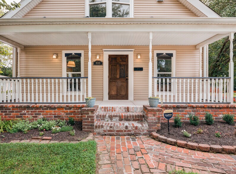 More Photos Of 6543 Ferguson St, Indianapolis Office Residential For Lease