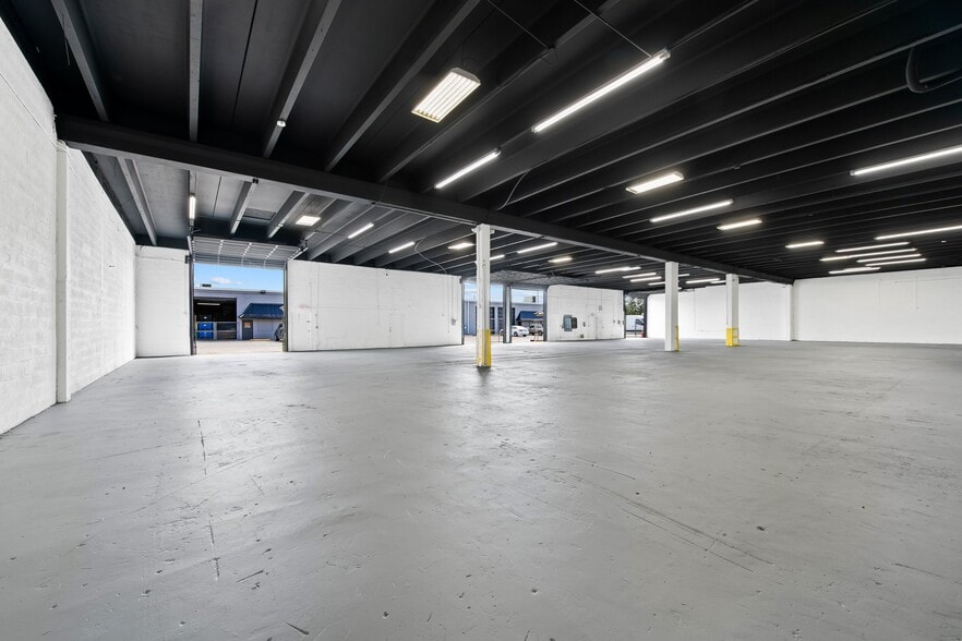 More Photos Of 3501-3531 NW 19th St, Fort Lauderdale Unknown For Lease