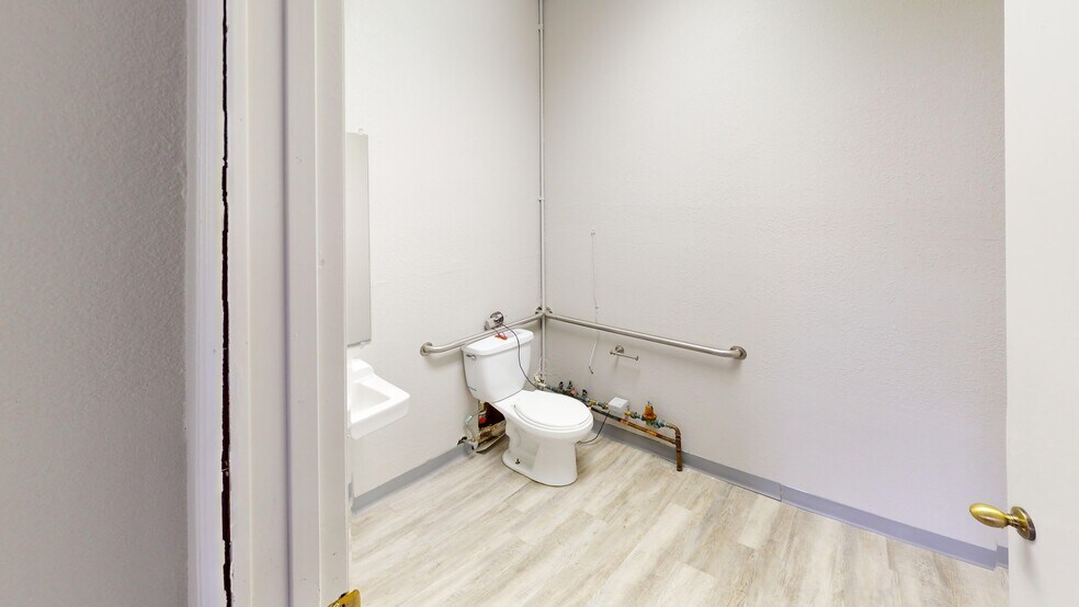 More Photos Of 2027-2035 B St, Colorado Springs General Retail For Sale