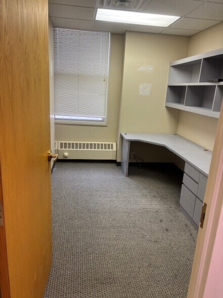 More Photos Of 111 N Wabash Ave, Chicago Office For Sale