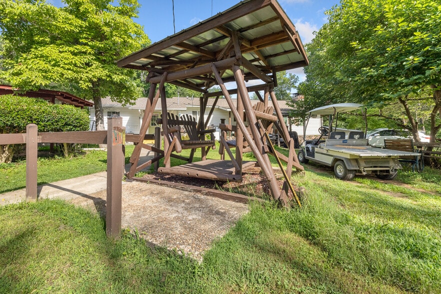 More Photos Of 621 Court St, Jasper Trailer Camper Park For Sale