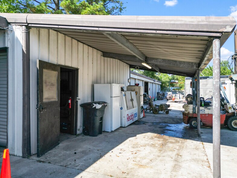 More Photos Of 9902 Franklin Rd, Houston Self Storage For Sale