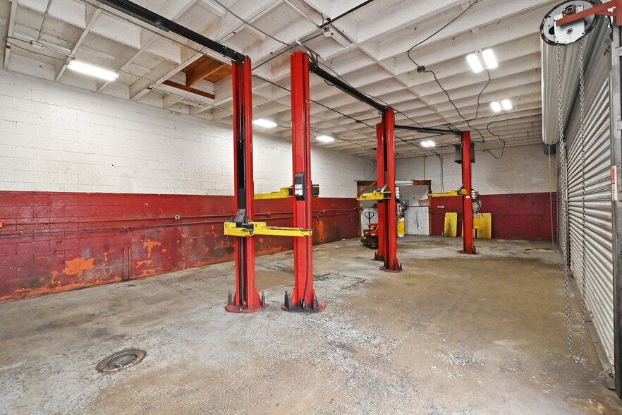 More Photos Of 21135 Mission Blvd, Hayward Auto Repair For Sale