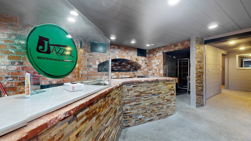 More Photos Of 6500 Foothill Blvd, Tujunga Restaurant For Sale