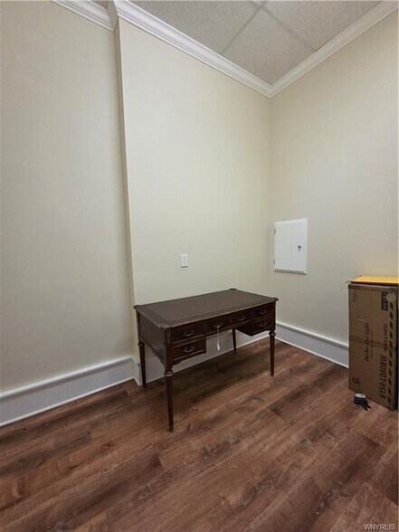 More Photos Of 6 State St, Middleport Storefront Retail Residential For Lease