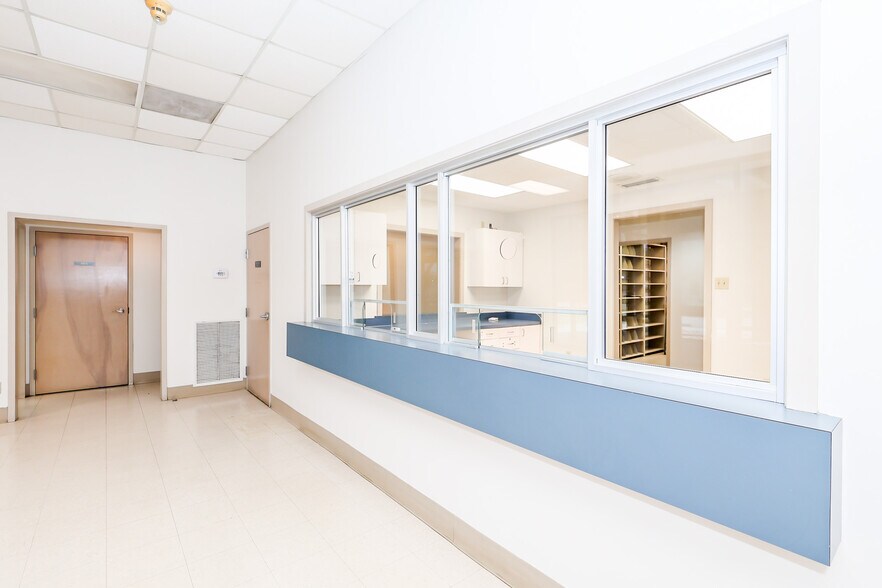 More Photos Of 1487 Belk Blvd, Oxford Office For Sale