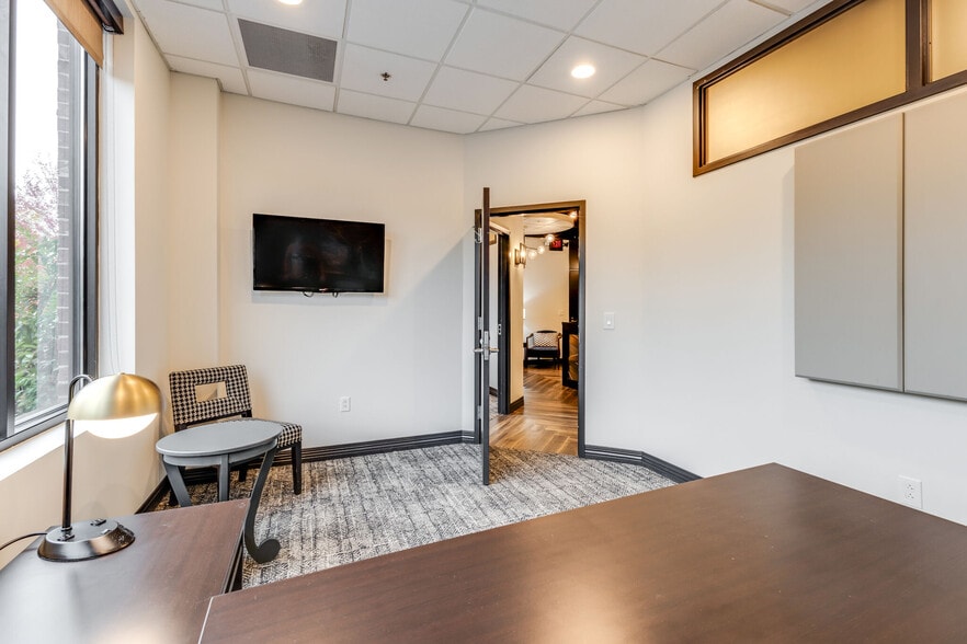 More Photos Of 1612 Westgate Cir, Brentwood Office For Lease