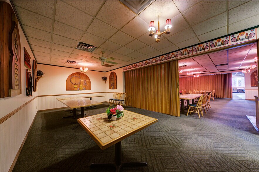 More Photos Of 1744 Biddle Ave, Wyandotte General Retail For Sale