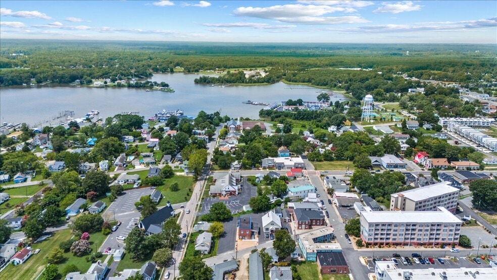 More Photos Of 10 Irving Ave N, Colonial Beach Apartments For Sale
