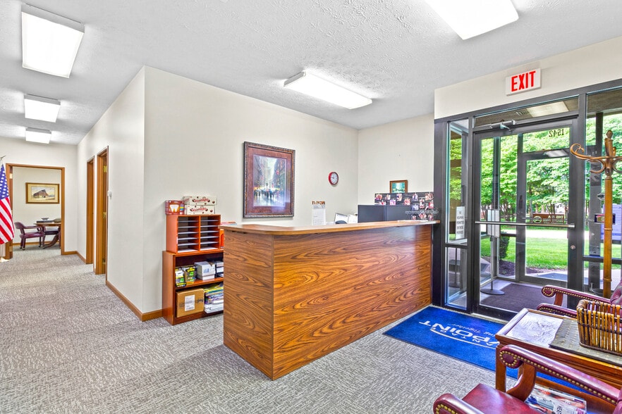 More Photos Of 1542 E Greyhound Pass, Carmel Medical For Lease