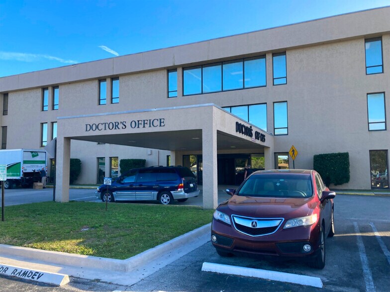 Primary Photo Of 2215 Nebraska Ave, Fort Pierce Medical For Lease
