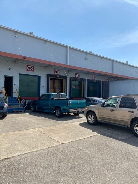 More Photos Of 9511 W Depot St, Yorktown Warehouse For Lease