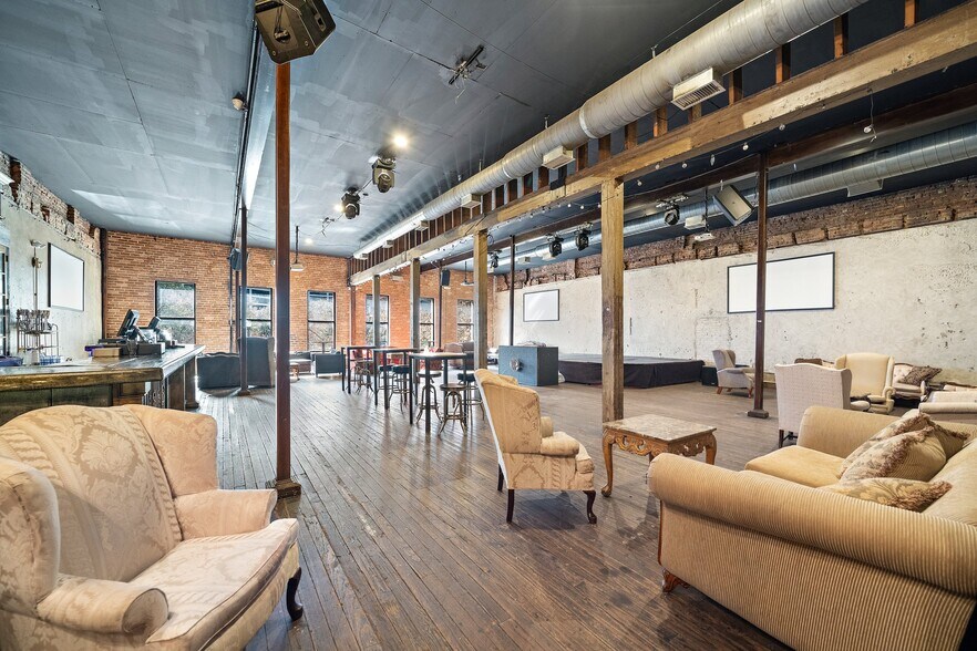 More Photos Of 809 Congress St, Houston Restaurant For Sale