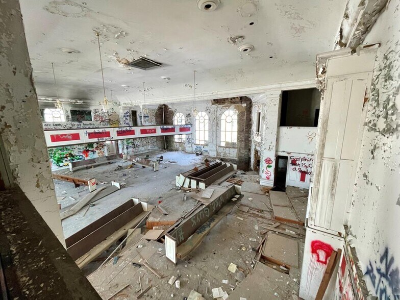 More Photos Of 335 W 14th St, Anderson Religious Facility For Sale