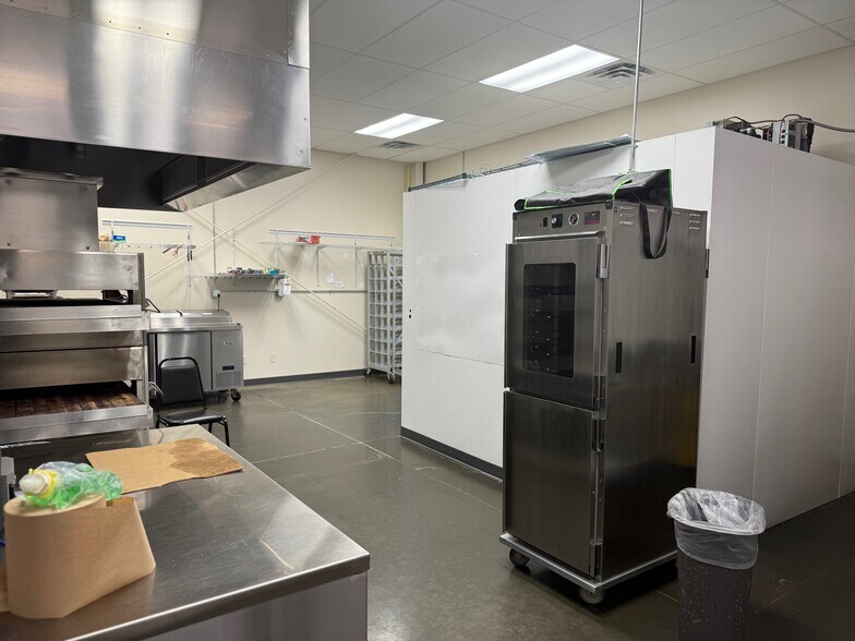 More Photos Of 129 Orpha Dr, Middlebury Restaurant For Lease