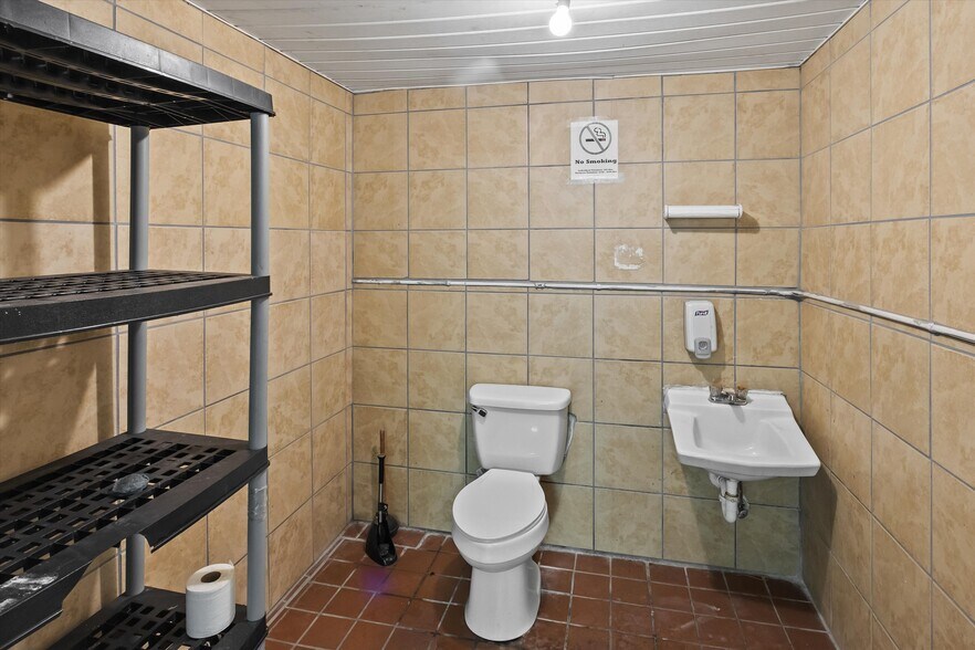 More Photos Of 2845 Western Ave, Knoxville Auto Repair For Sale