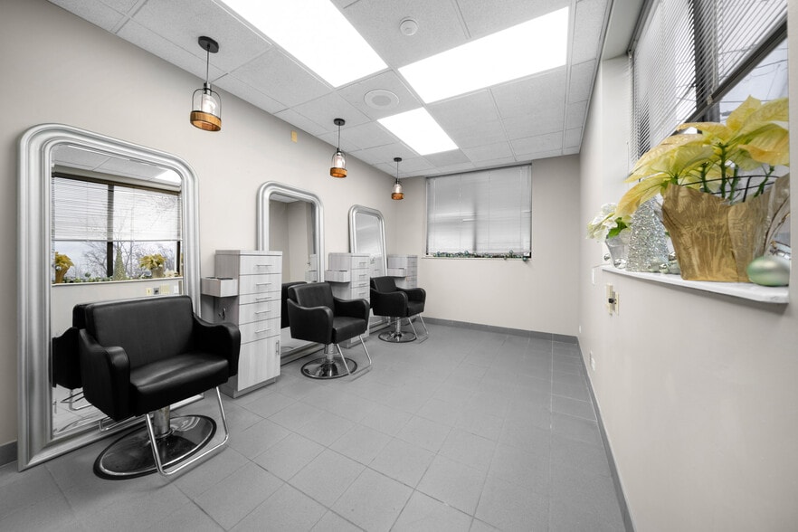 More Photos Of 1670 Willow Rd, Northfield General Retail For Sale