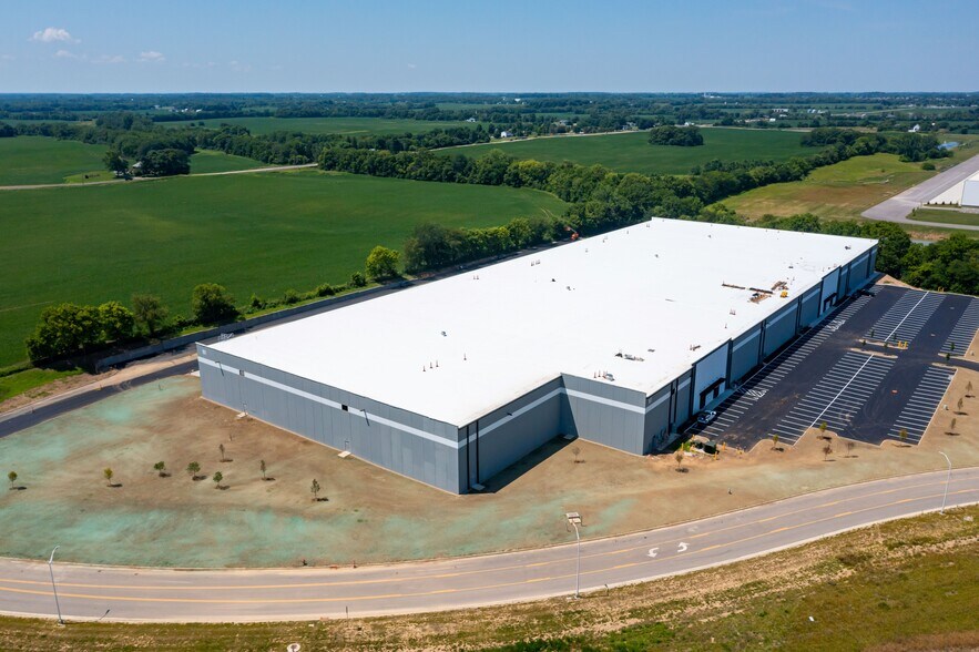 More Photos Of 161 Kenmore Blvd, Commercial Point Industrial For Sale