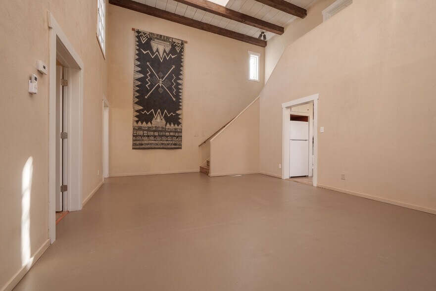 More Photos Of 1400 Maclovia Ln, Santa Fe Office Residential For Sale