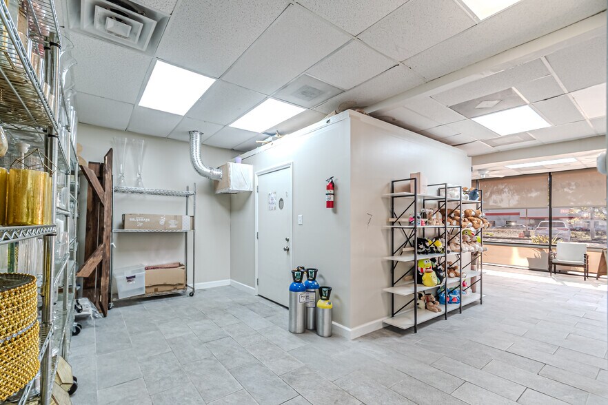 More Photos Of 16522-16536 Park Row, Houston Light Distribution For Lease