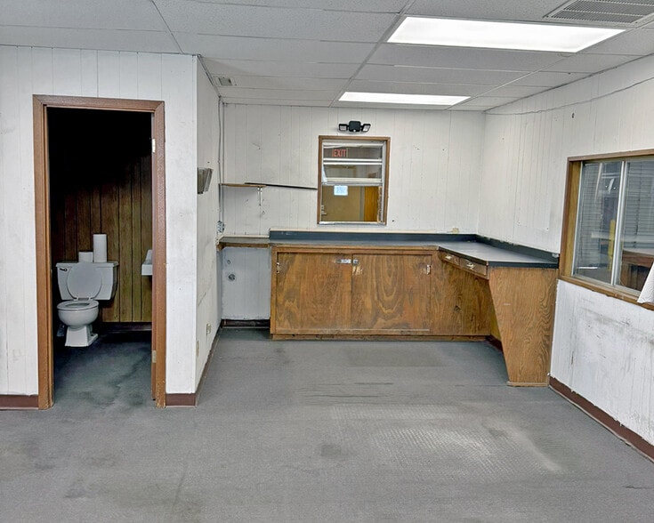 More Photos Of 2001 W Mitchell St, Salem Industrial For Sale
