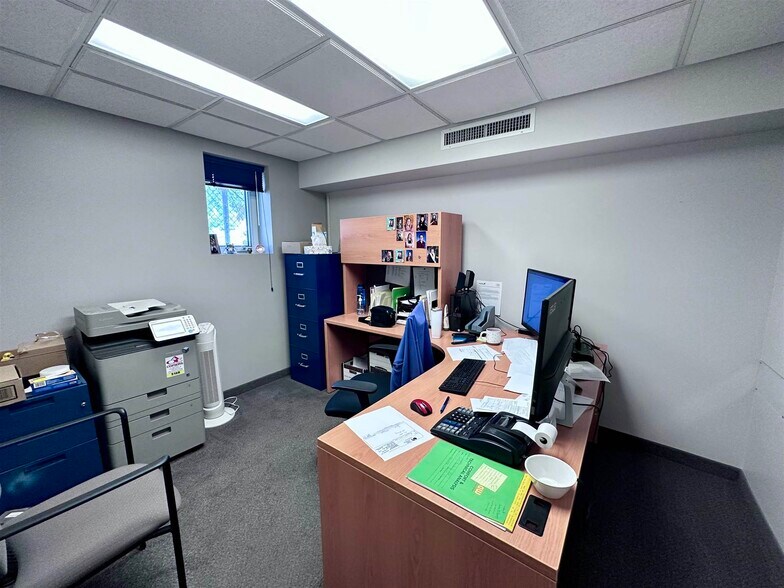 More Photos Of 347 Lake St, Sault Ste. Marie General Retail For Sale