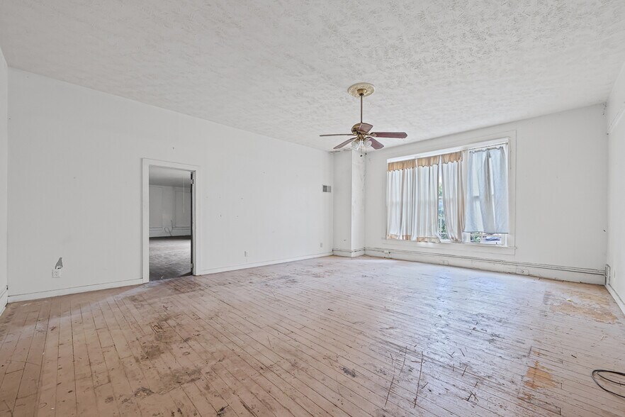 More Photos Of 361 E Main St, Alliance Storefront Retail Office For Sale