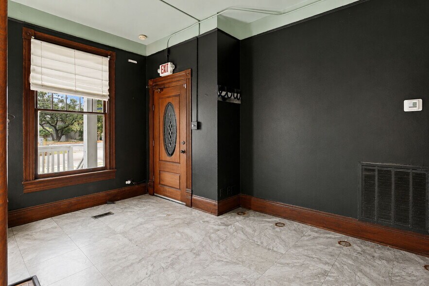 More Photos Of 318 Martinez St, San Antonio Storefront Retail Office For Lease