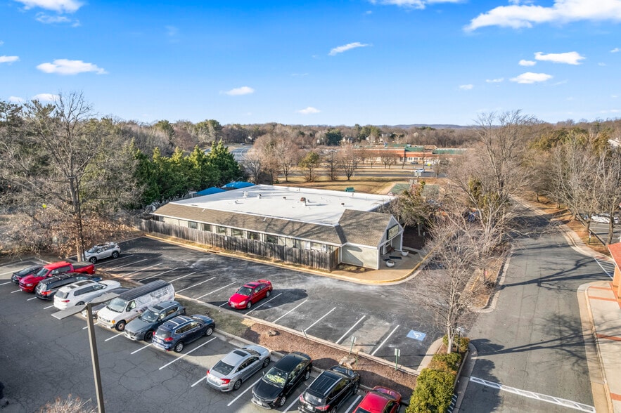 More Photos Of 211 Edds Ln, Sterling Schools For Sale